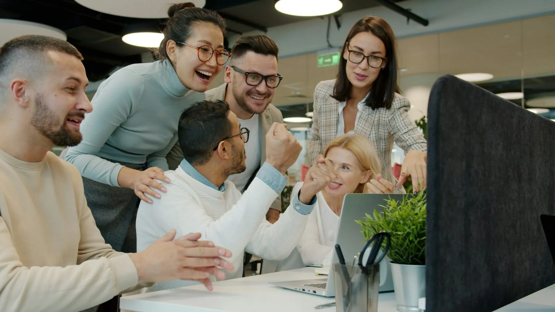 🎬 FULL 4K VIDEO for this still is in my bio link! ⬇️ Multi-ethnic team women and men are talking clapping hands doing hi